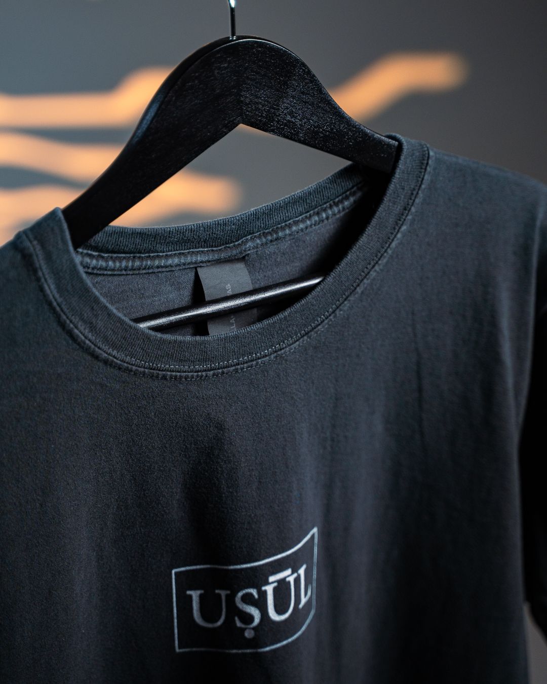 The Ṣumūd tee on a hanger